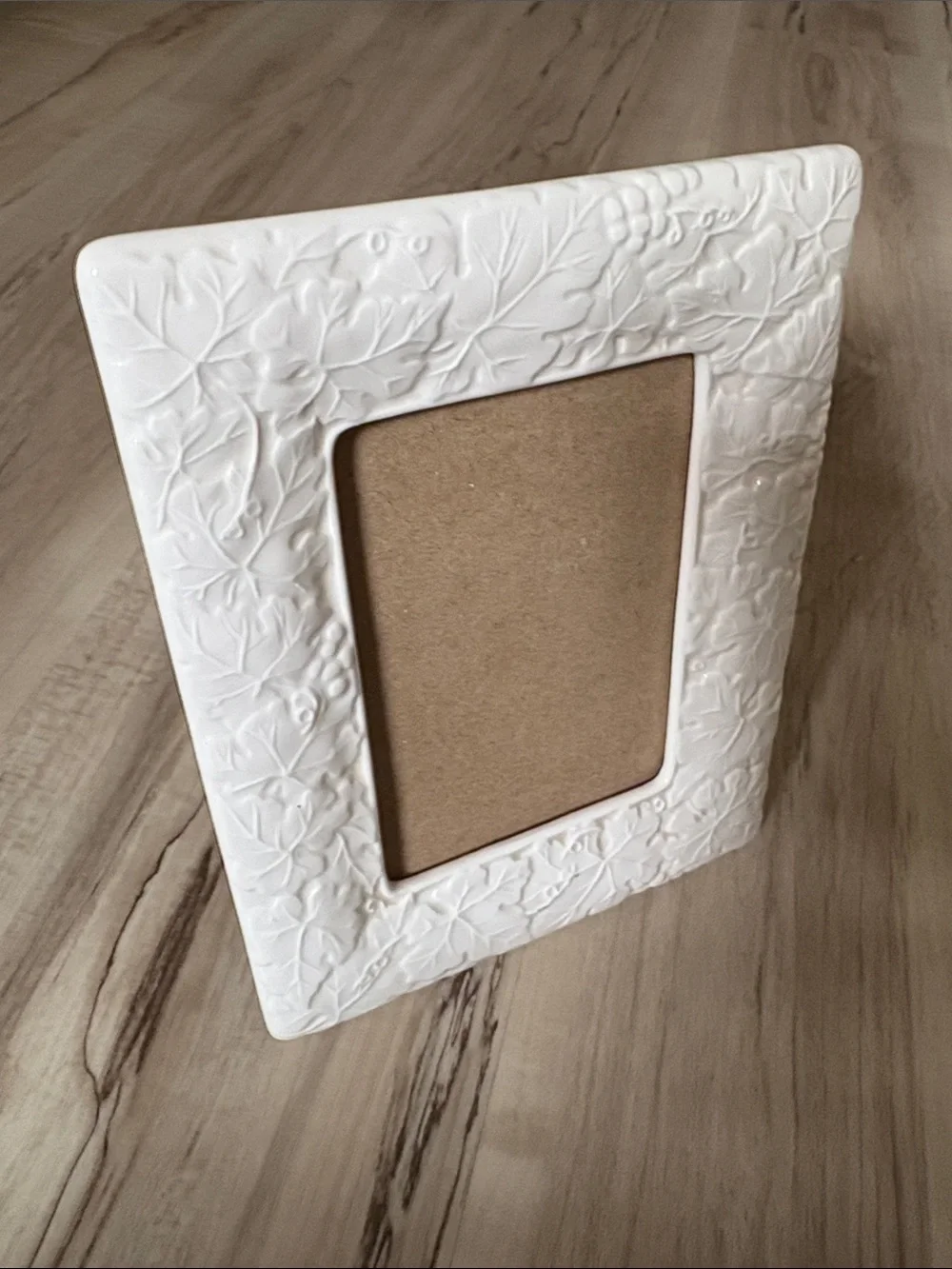 VTG Terragrafics White Ceramic Picture Frame Embossed Ivy Grapevine Velvet Back